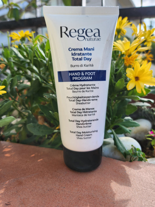 Crema Mani idratante 100ml regea, pelli morbide e vellutate.