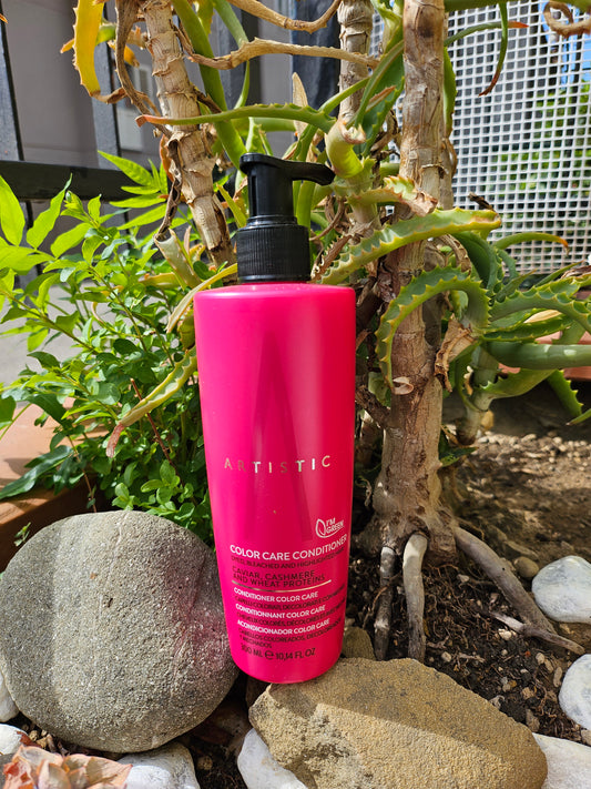 Conditioner per capelli colorati 300ml artistic per ravvivare ed intensificare il colore.